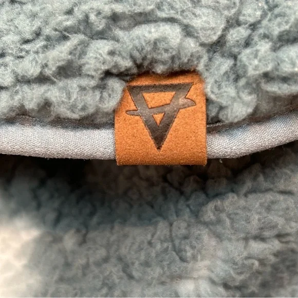 LIV Outdoor Whinter Sherpa Fleece 1/4 Zip -  Medium - Picture 9 of 10